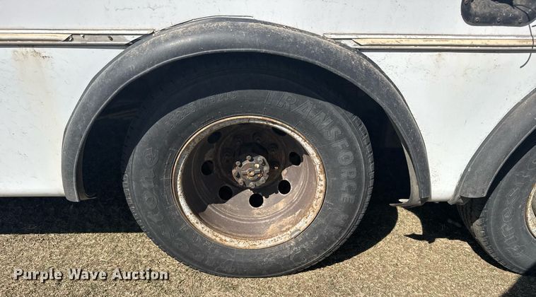 image for item EG6262 1995 Ford E350 shuttle bus