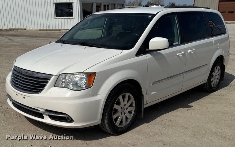 image for item EG7107 2013 Chrysler Town & Country van