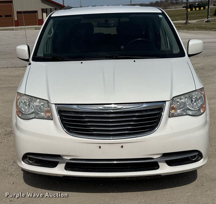 image for item EG7107 2013 Chrysler Town & Country van