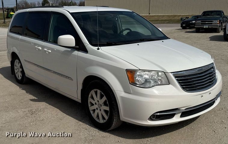 image for item EG7107 2013 Chrysler Town & Country van