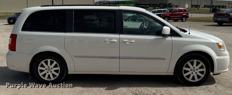 image for item EG7107 2013 Chrysler Town & Country van