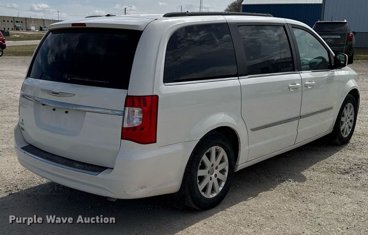 image for item EG7107 2013 Chrysler Town & Country van