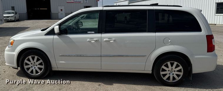 image for item EG7107 2013 Chrysler Town & Country van