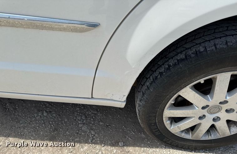 image for item EG7107 2013 Chrysler Town & Country van