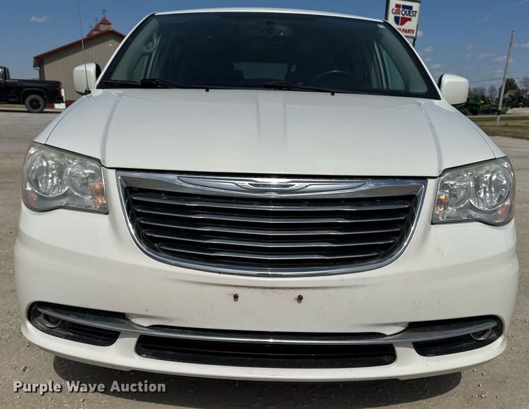 image for item EG7107 2013 Chrysler Town & Country van