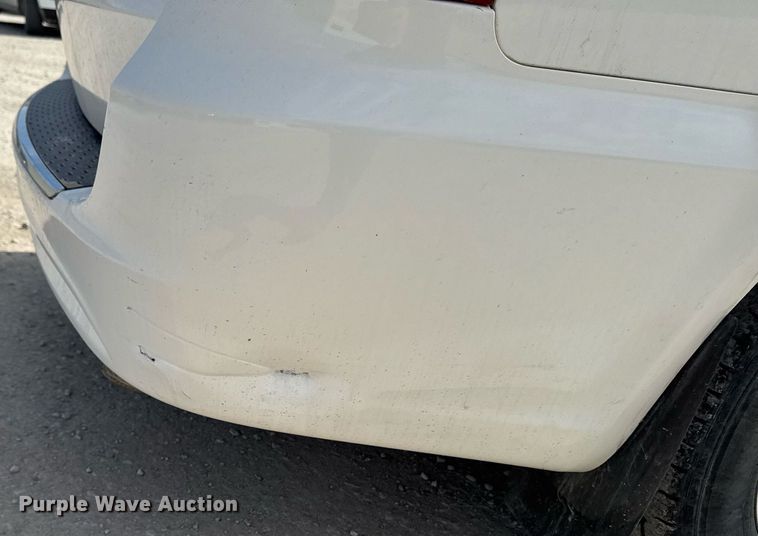 image for item EG7107 2013 Chrysler Town & Country van