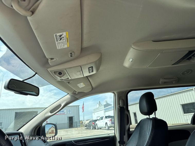 image for item EG7107 2013 Chrysler Town & Country van