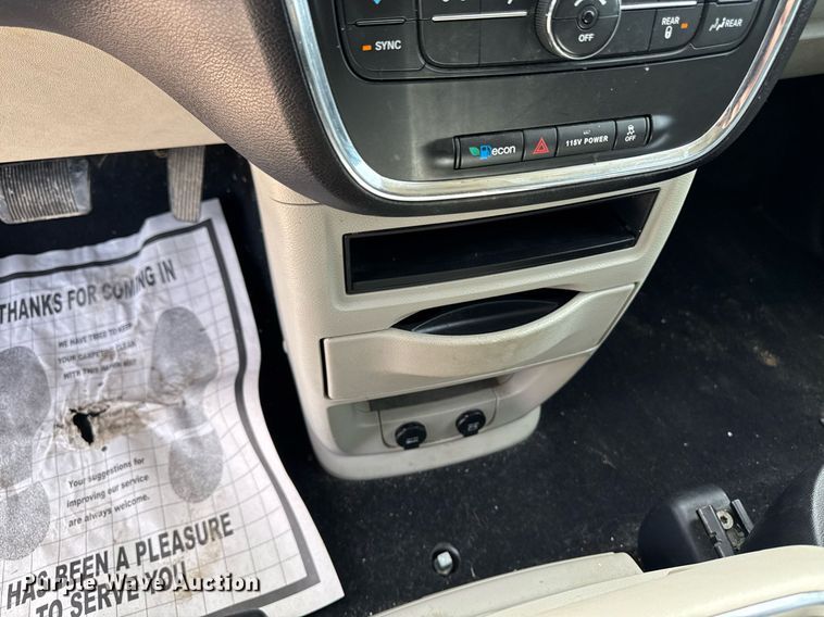 image for item EG7107 2013 Chrysler Town & Country van