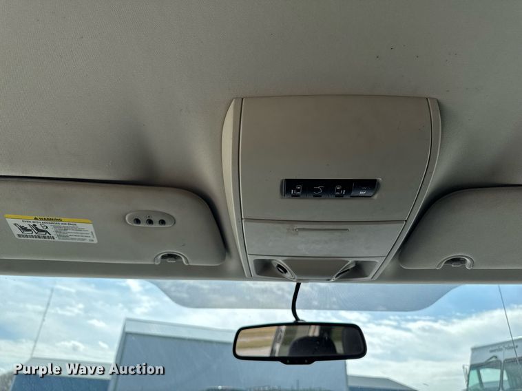 image for item EG7107 2013 Chrysler Town & Country van