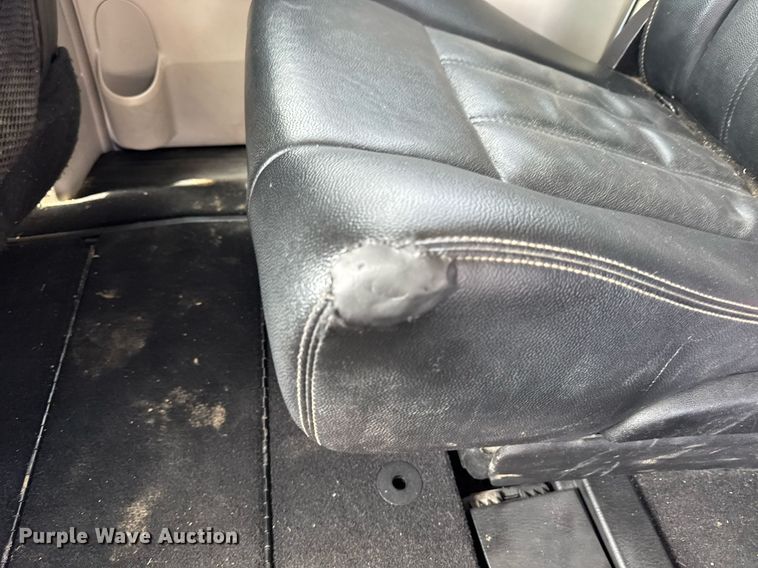 image for item EG7107 2013 Chrysler Town & Country van