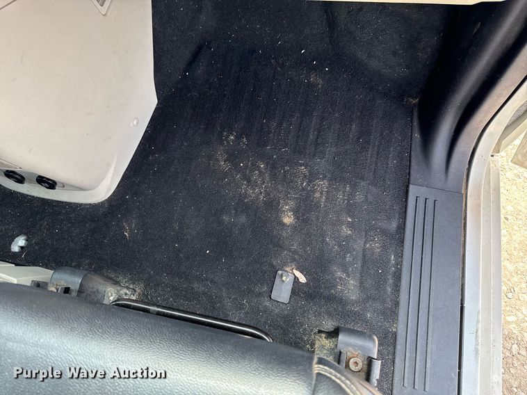 image for item EG7107 2013 Chrysler Town & Country van