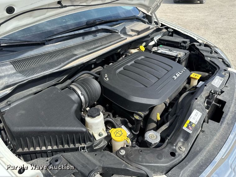 image for item EG7107 2013 Chrysler Town & Country van