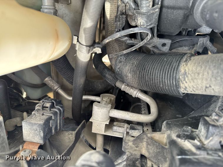 image for item EG7107 2013 Chrysler Town & Country van