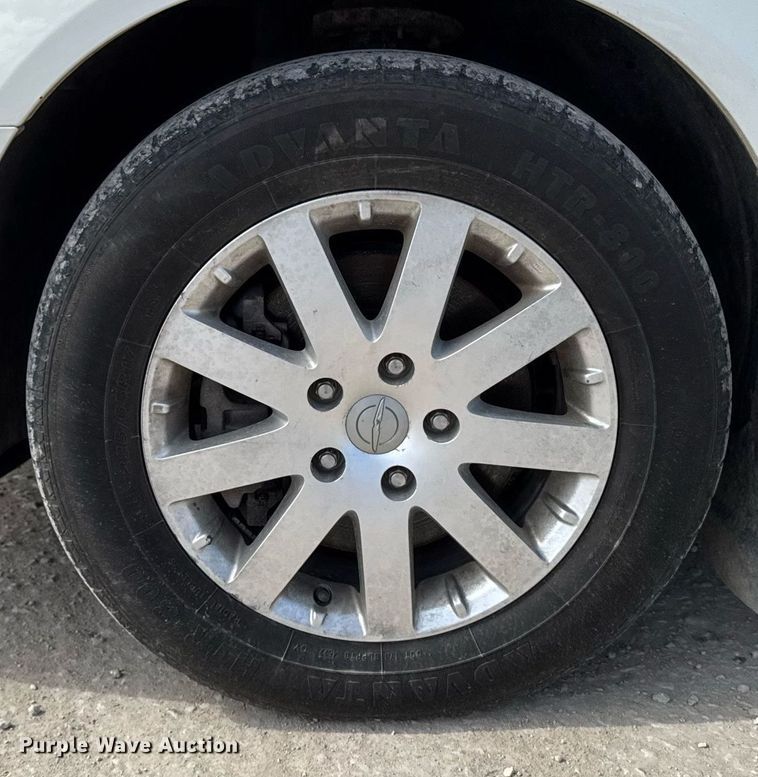 image for item EG7107 2013 Chrysler Town & Country van