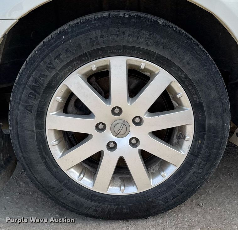 image for item EG7107 2013 Chrysler Town & Country van