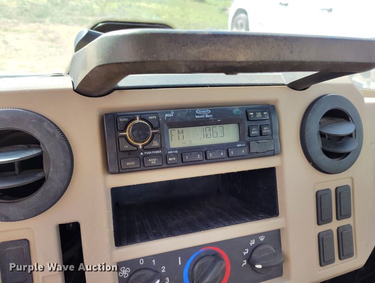 image for item EH0217 2018 John Deere XUV 865R utility vehicle