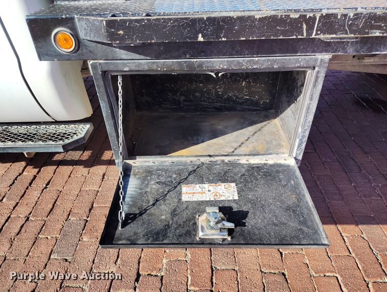 image for item EH0218 2011 Ford F450 Super Duty flatbed truck