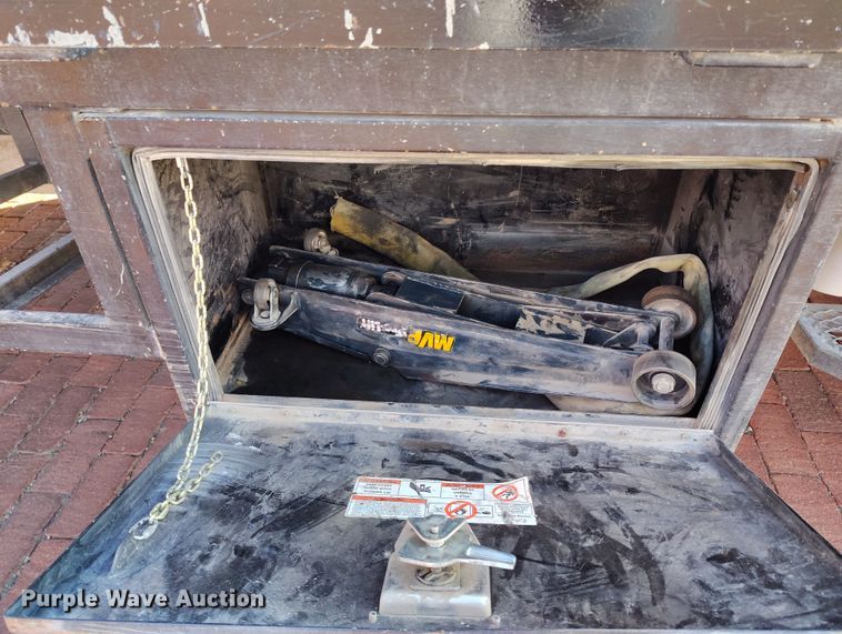 image for item EH0218 2011 Ford F450 Super Duty flatbed truck