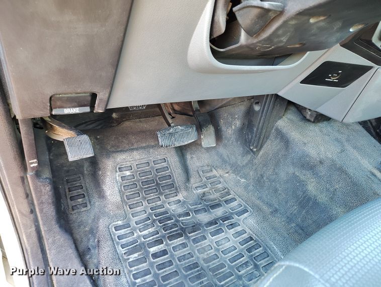 image for item EH0218 2011 Ford F450 Super Duty flatbed truck