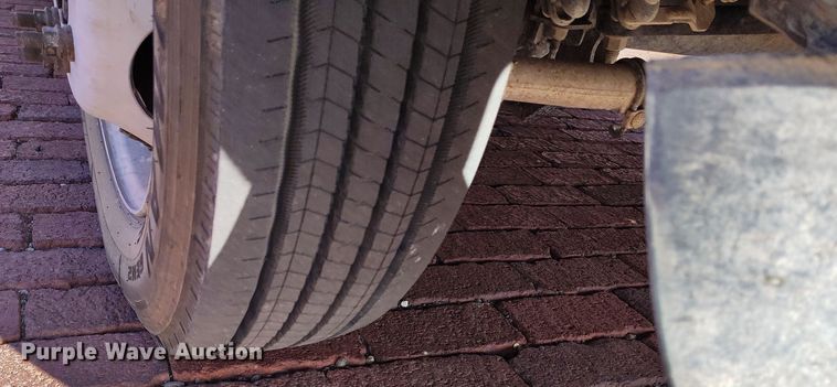 image for item EH0218 2011 Ford F450 Super Duty flatbed truck