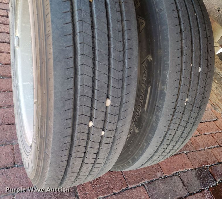 image for item EH0218 2011 Ford F450 Super Duty flatbed truck