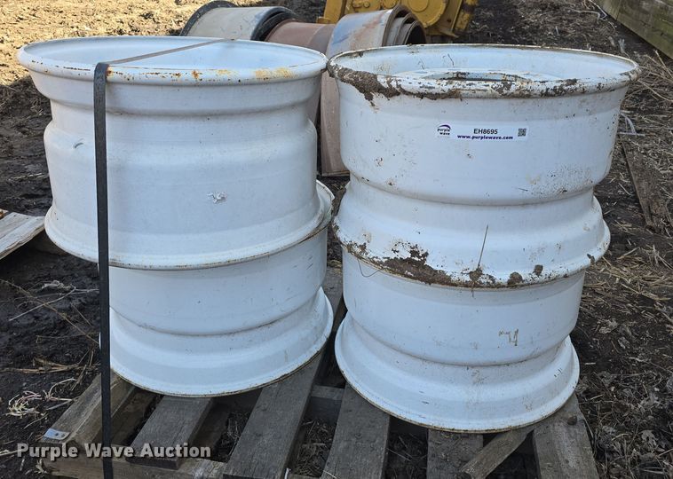 image for item EH8695 (4) Accuride R22.5 wheels