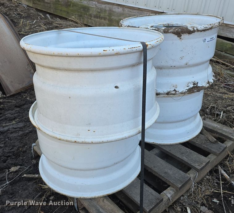 image for item EH8695 (4) Accuride R22.5 wheels