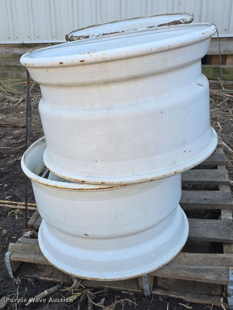 image for item EH8695 (4) Accuride R22.5 wheels