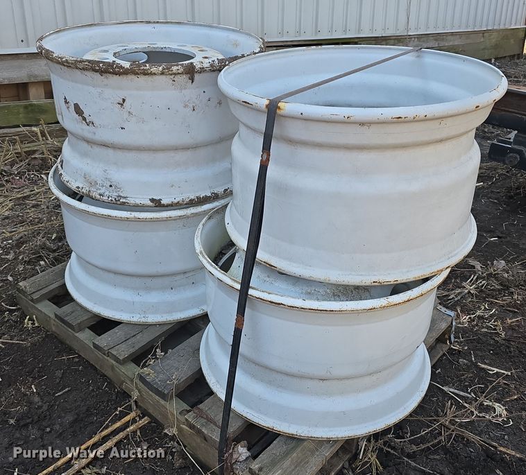 image for item EH8695 (4) Accuride R22.5 wheels