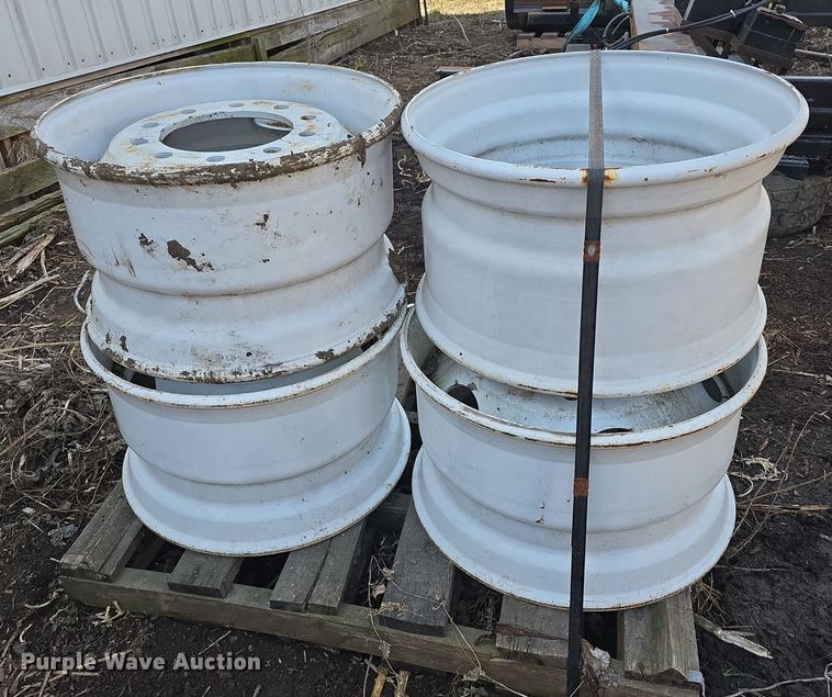 image for item EH8695 (4) Accuride R22.5 wheels