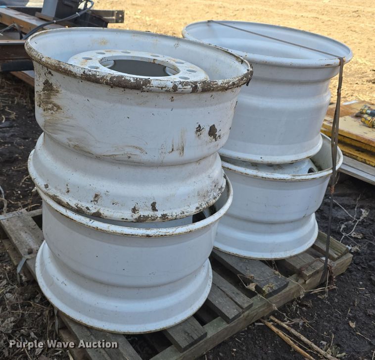 image for item EH8695 (4) Accuride R22.5 wheels