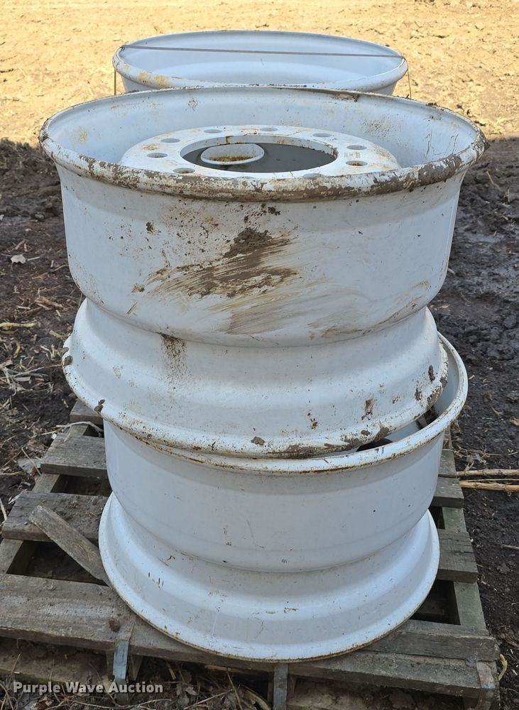 image for item EH8695 (4) Accuride R22.5 wheels