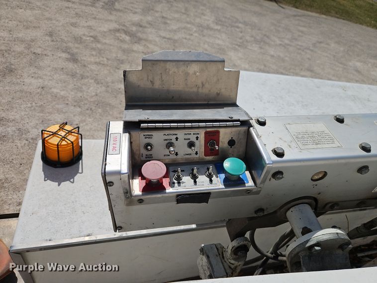 image for item EI8882 2012 Ford F450 Super Duty bucket truck