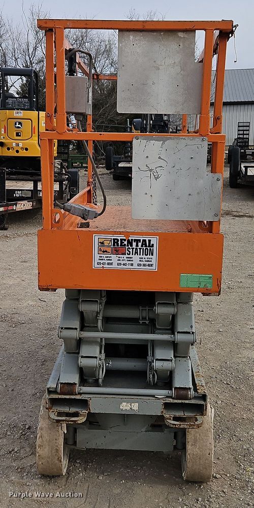 image for item EI8892 Skyjack SJIII 3226 scissor lift