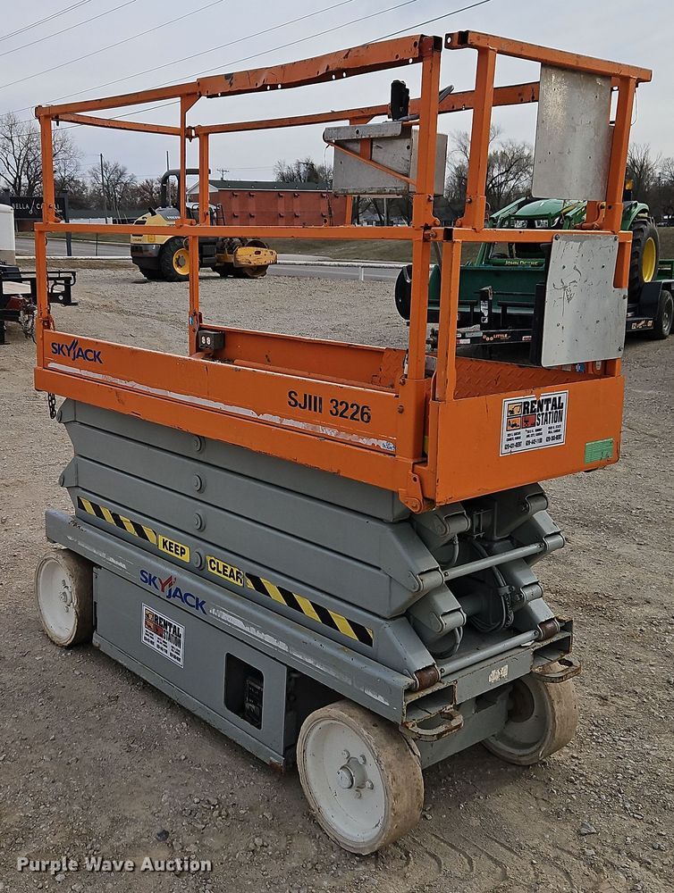 image for item EI8892 Skyjack SJIII 3226 scissor lift