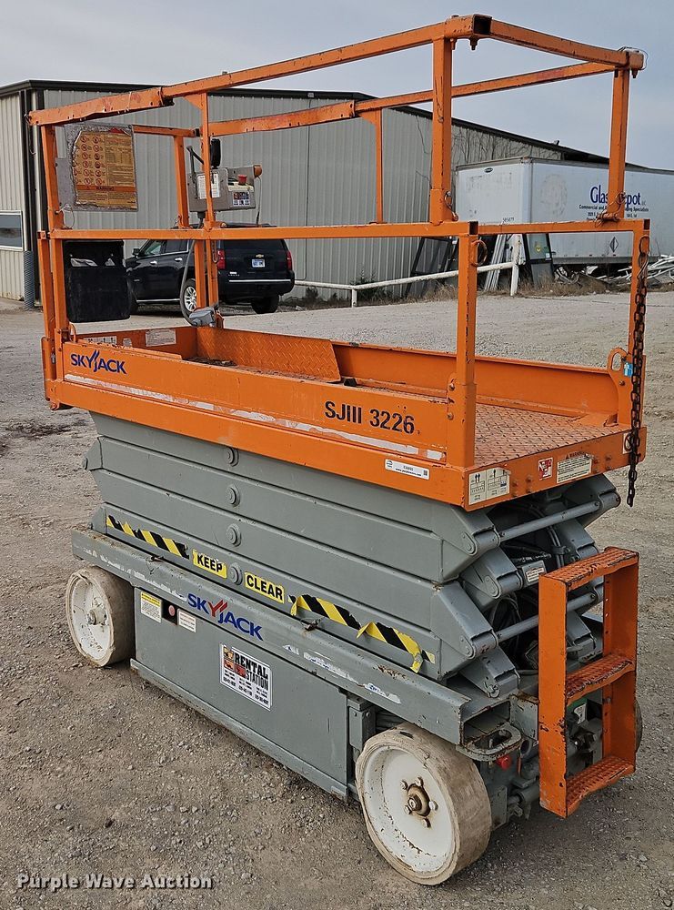 image for item EI8892 Skyjack SJIII 3226 scissor lift