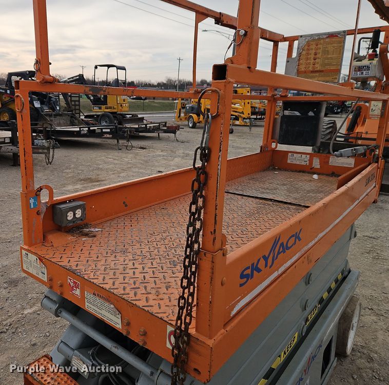 image for item EI8892 Skyjack SJIII 3226 scissor lift