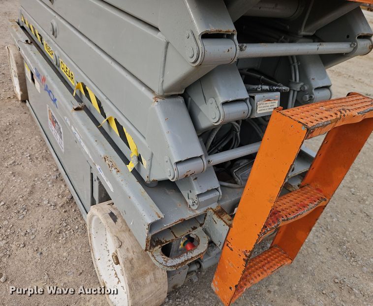 image for item EI8892 Skyjack SJIII 3226 scissor lift
