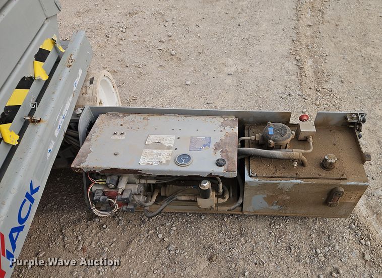 image for item EI8892 Skyjack SJIII 3226 scissor lift