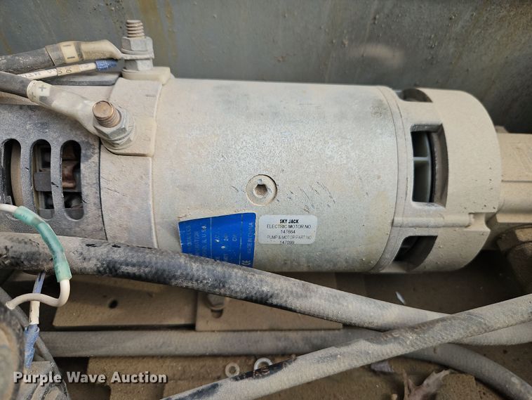 image for item EI8892 Skyjack SJIII 3226 scissor lift