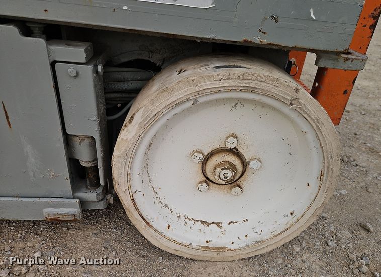 image for item EI8892 Skyjack SJIII 3226 scissor lift