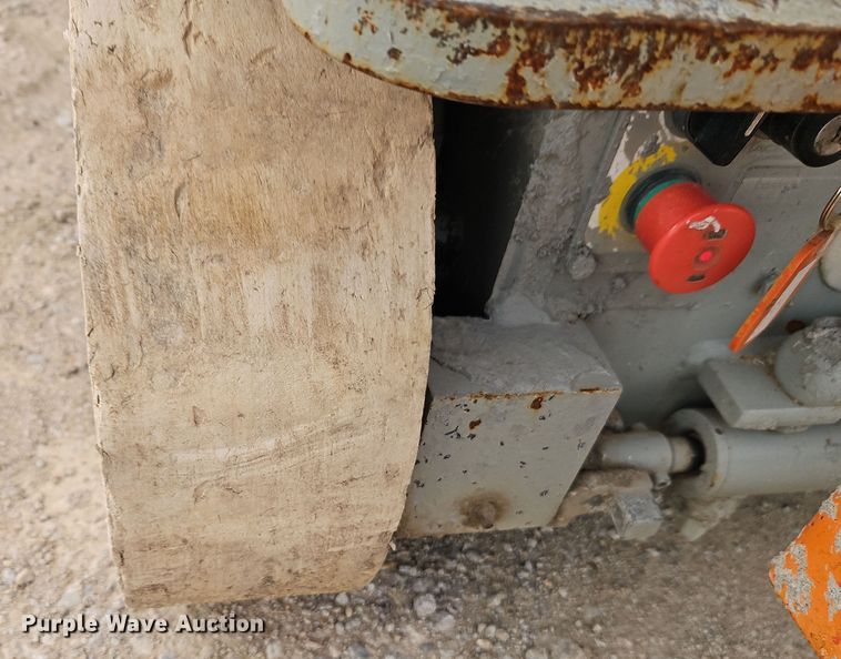 image for item EI8892 Skyjack SJIII 3226 scissor lift