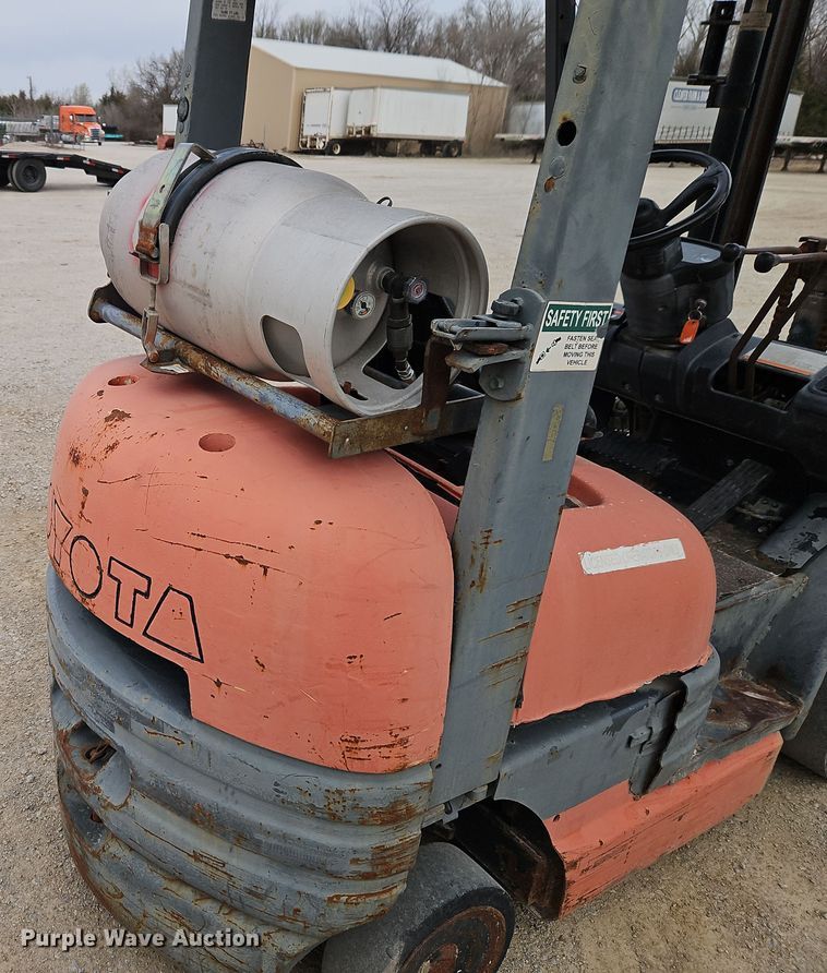 image for item EI8893 1997 Toyota 42-6FGCU20 forklift