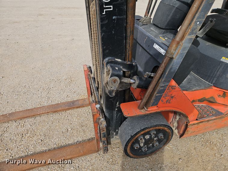 image for item EI8894 2005 Toyota 7FGCU20 forklift