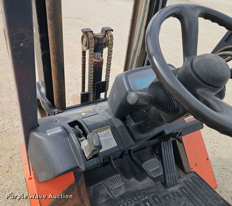 image for item EI8894 2005 Toyota 7FGCU20 forklift