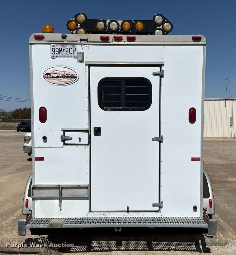 image for item EJ3517 2001 Sundowner enclosed cargo trailer