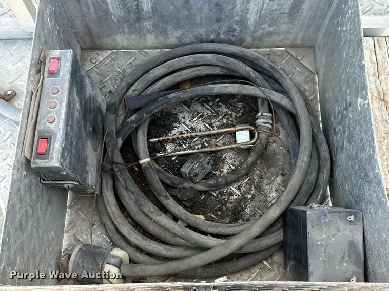 image for item EJ3517 2001 Sundowner enclosed cargo trailer