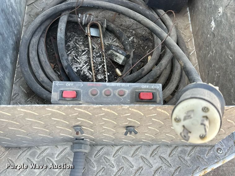 image for item EJ3517 2001 Sundowner enclosed cargo trailer