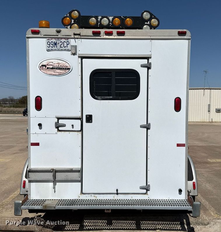 image for item EJ3517 2001 Sundowner enclosed cargo trailer