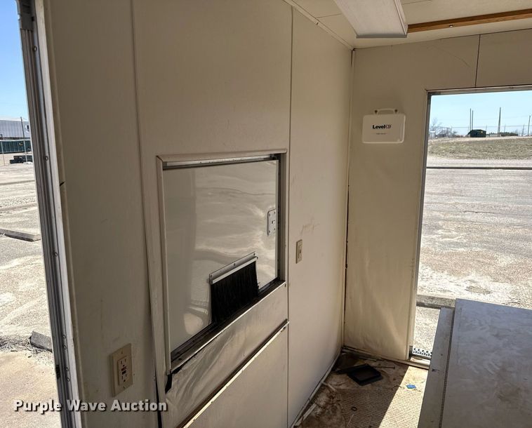 image for item EJ3517 2001 Sundowner enclosed cargo trailer